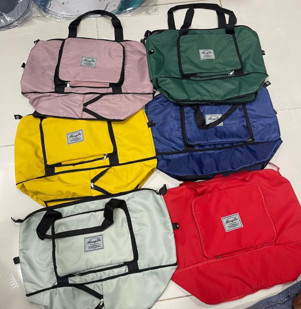 Foldable & Expandable Traveling Bag (Random Color)